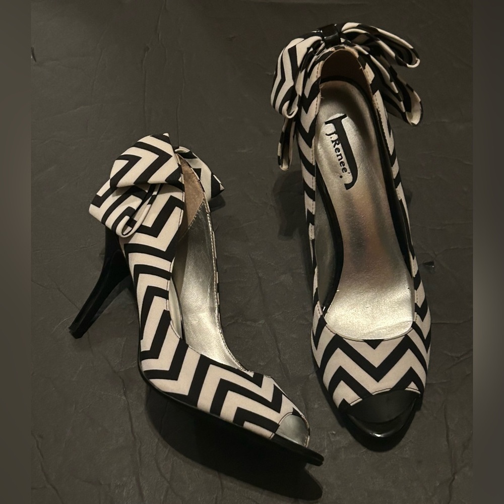 J Renee black/white striped fabric heels size 8.5